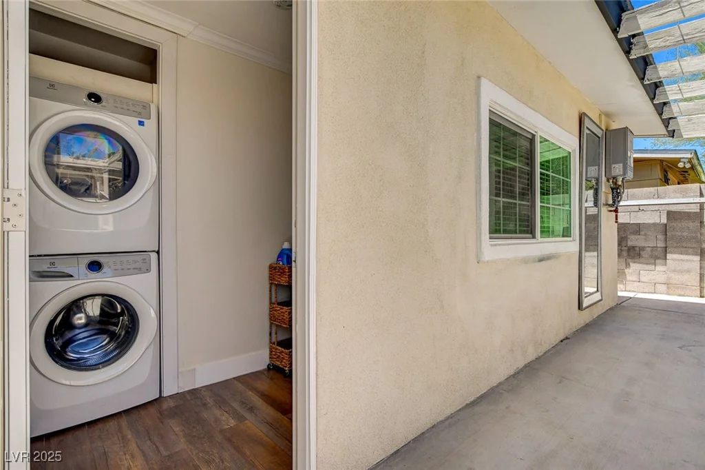 925 Alan Shepard, Las Vegas, NV 89145