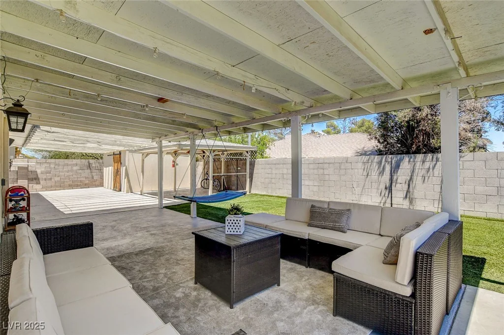 925 Alan Shepard, Las Vegas, NV 89145