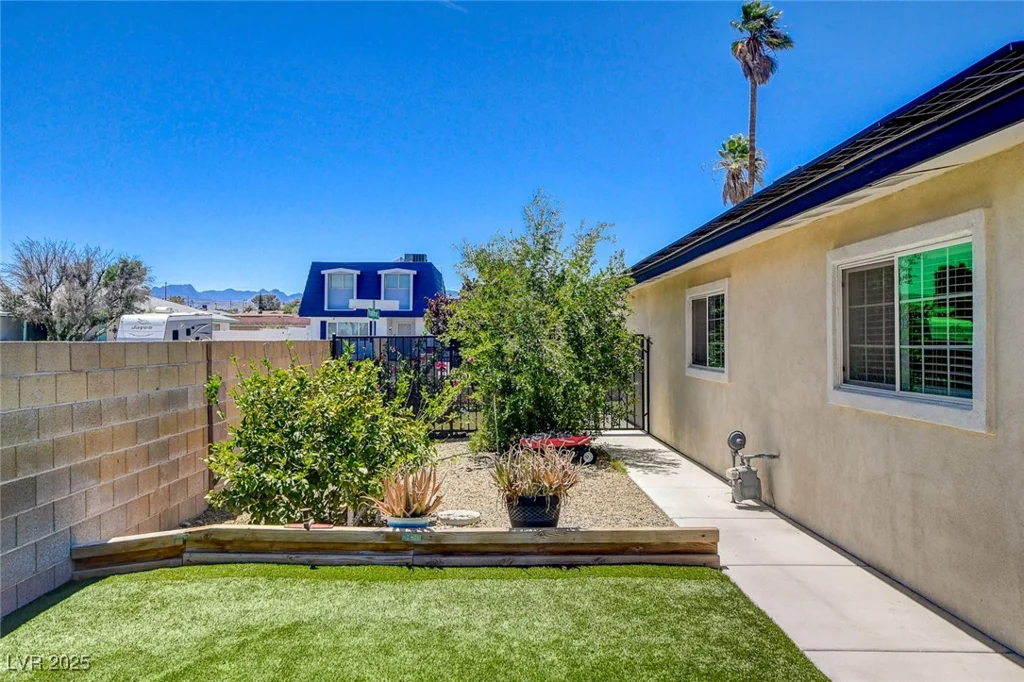 925 Alan Shepard, Las Vegas, NV 89145