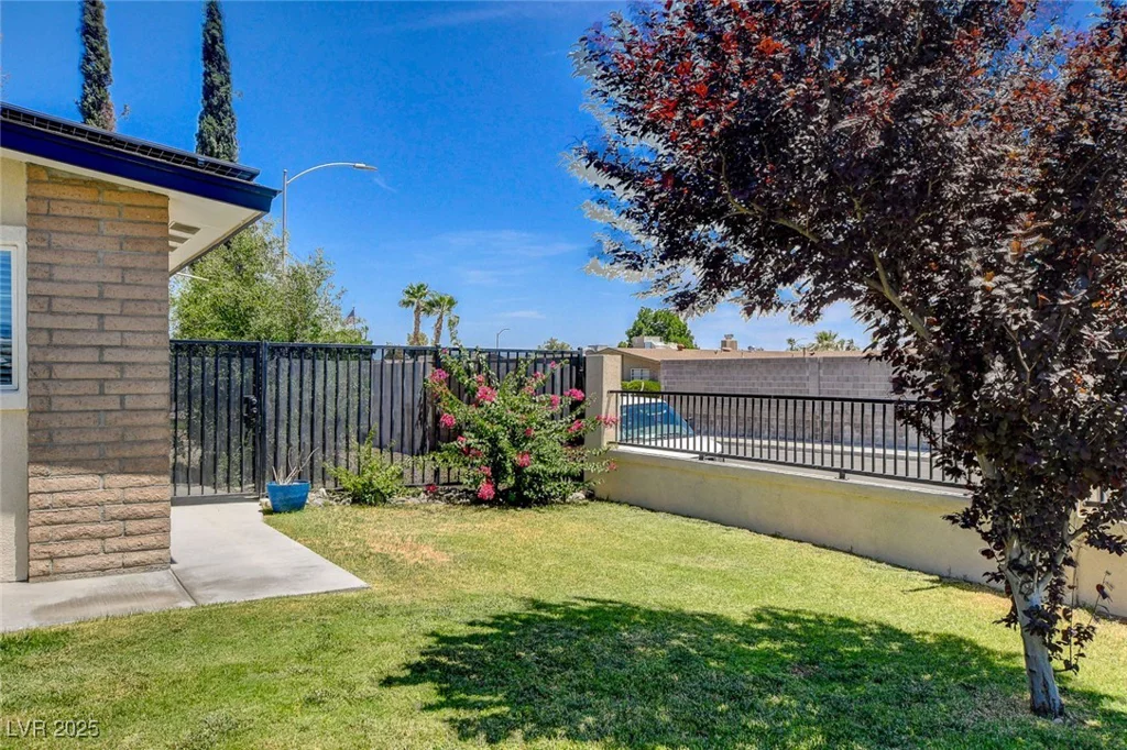 925 Alan Shepard, Las Vegas, NV 89145