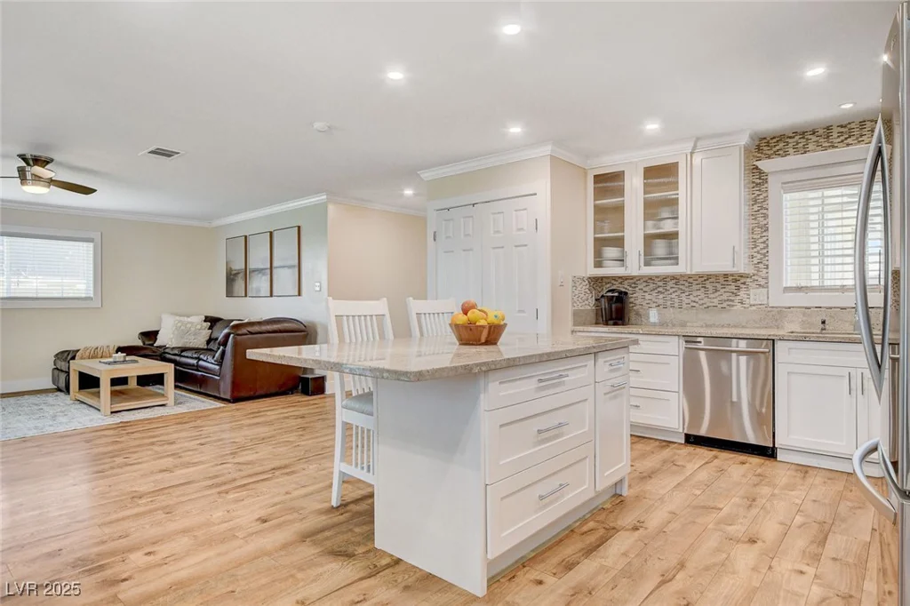 925 Alan Shepard, Las Vegas, NV 89145
