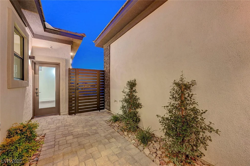 6075 Dapple Gray, Las Vegas, NV 89149