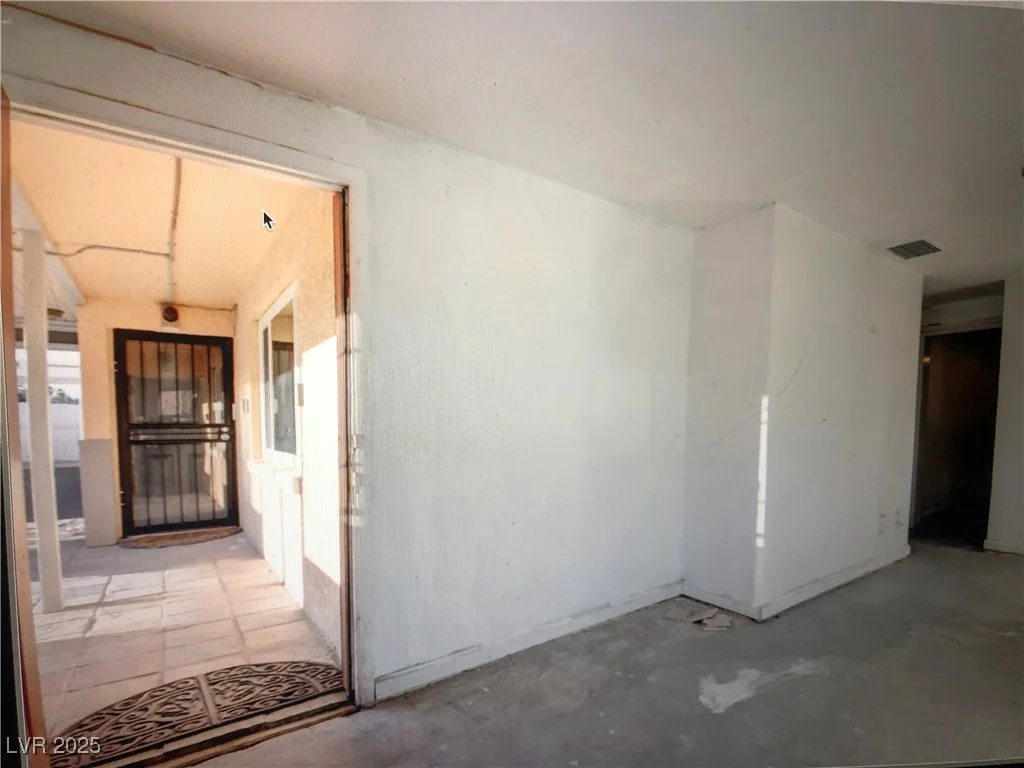 2217 Santa Ynez, Las Vegas, NV 89104