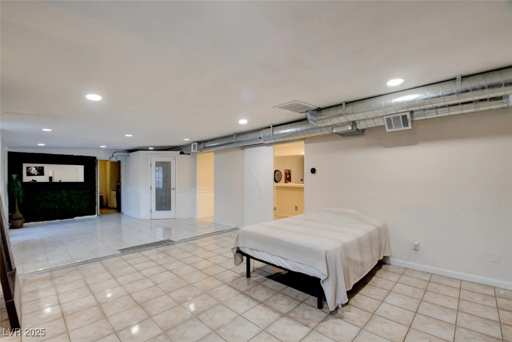 2217 Santa Ynez, Las Vegas, NV 89104