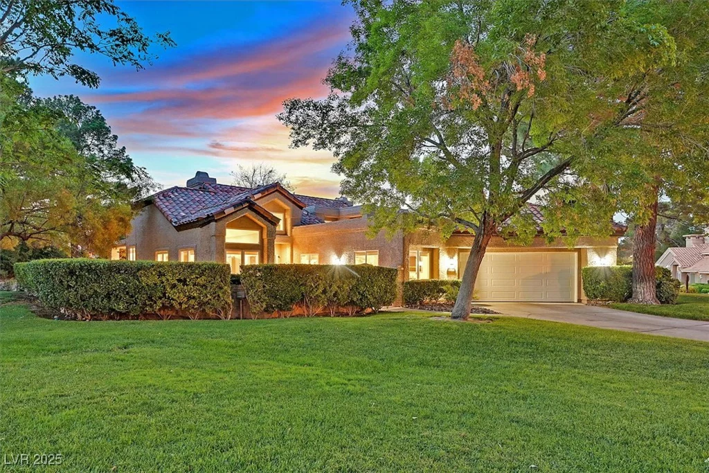 8370 Plum Creek, Las Vegas, NV 89113