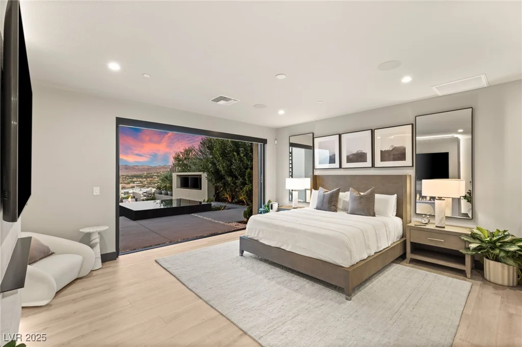 12 Desert Lake, Henderson, NV 89011