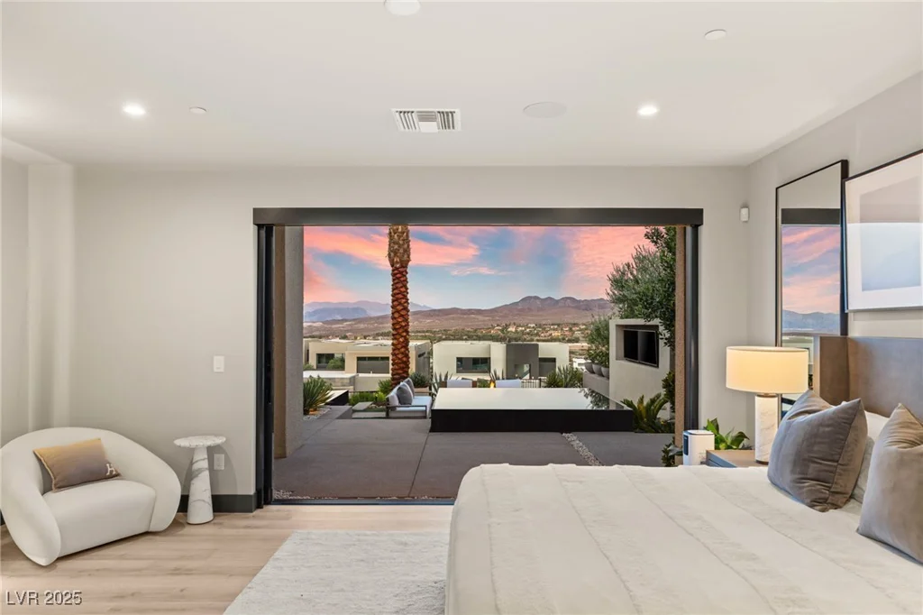 12 Desert Lake, Henderson, NV 89011