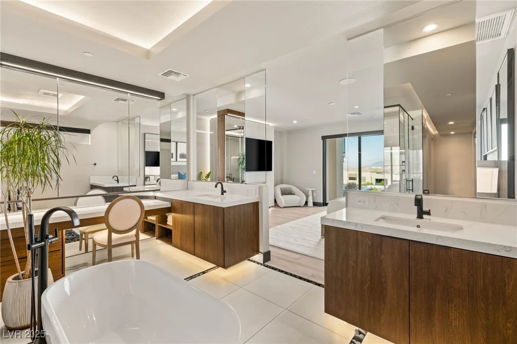 12 Desert Lake, Henderson, NV 89011