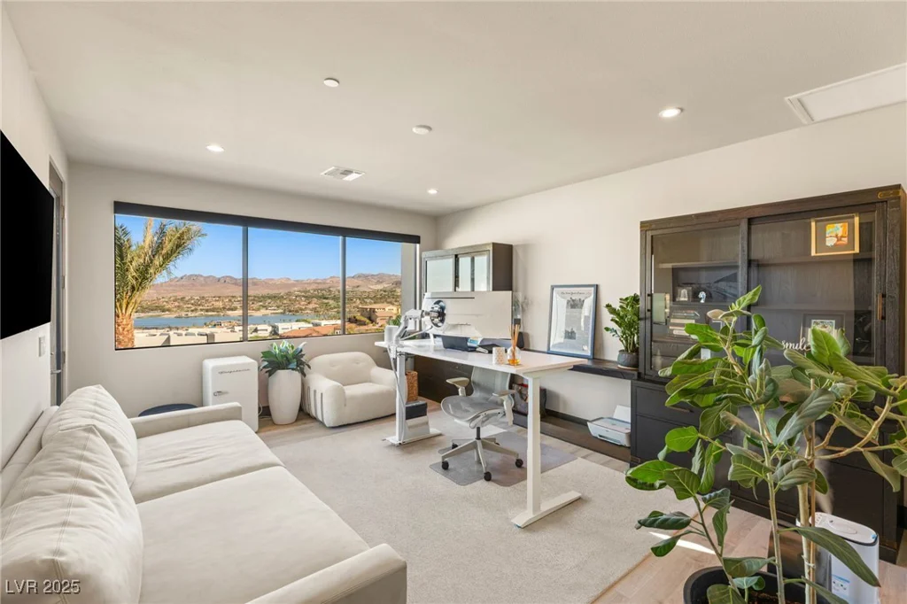 12 Desert Lake, Henderson, NV 89011