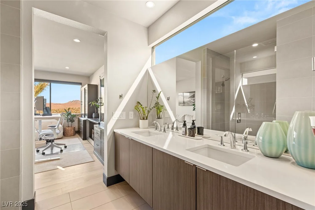 12 Desert Lake, Henderson, NV 89011