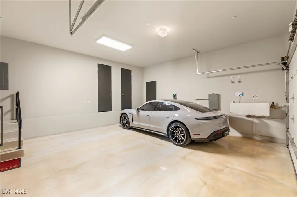 12 Desert Lake, Henderson, NV 89011