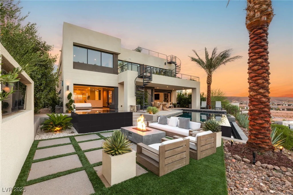12 Desert Lake, Henderson, NV 89011
