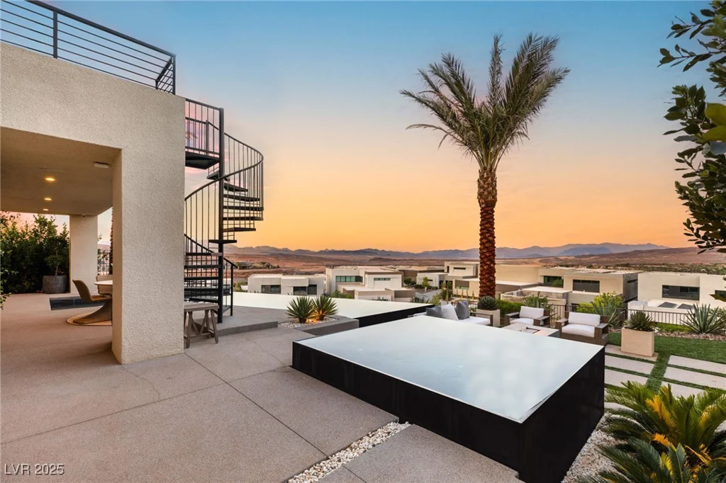 12 Desert Lake, Henderson, NV 89011