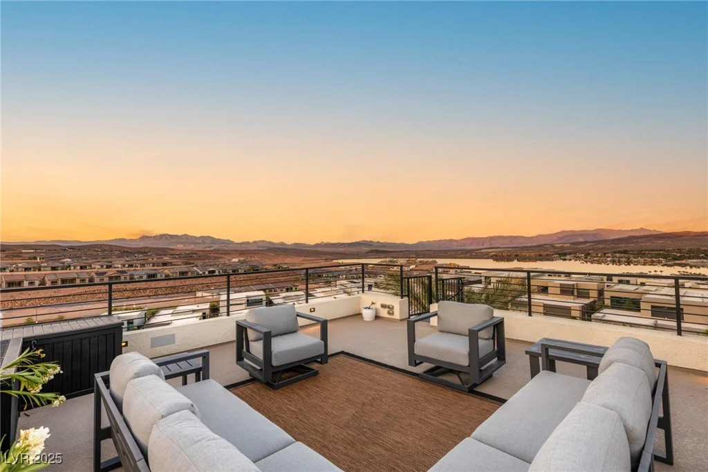 12 Desert Lake, Henderson, NV 89011