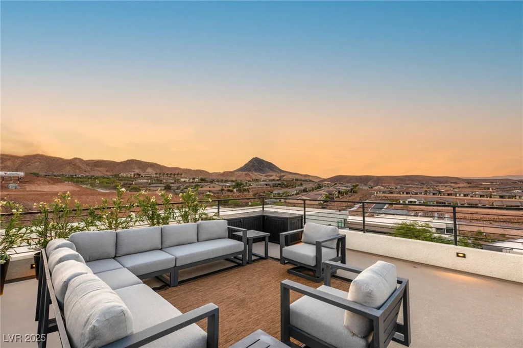 12 Desert Lake, Henderson, NV 89011