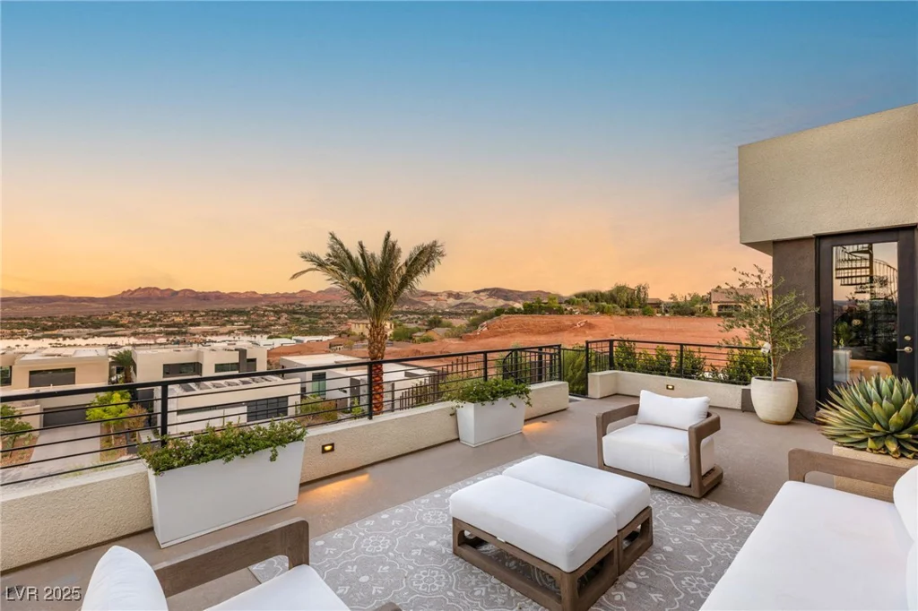 12 Desert Lake, Henderson, NV 89011