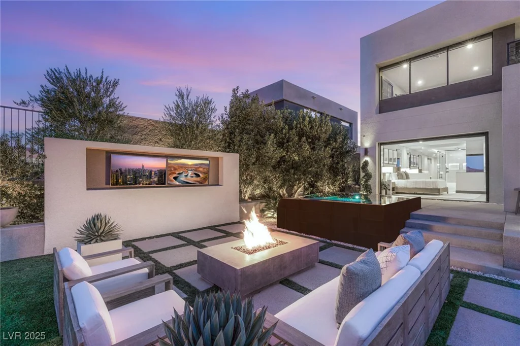 12 Desert Lake, Henderson, NV 89011