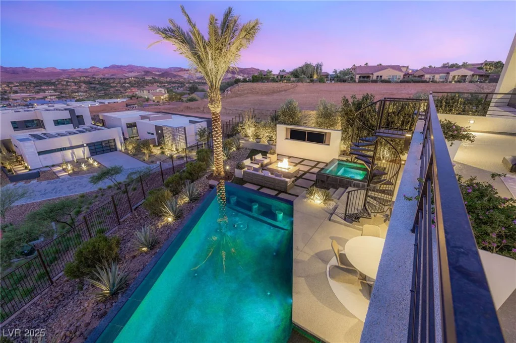 12 Desert Lake, Henderson, NV 89011