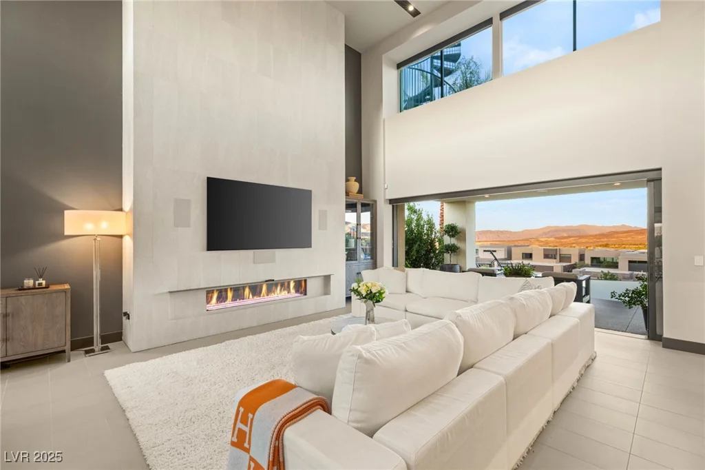 12 Desert Lake, Henderson, NV 89011