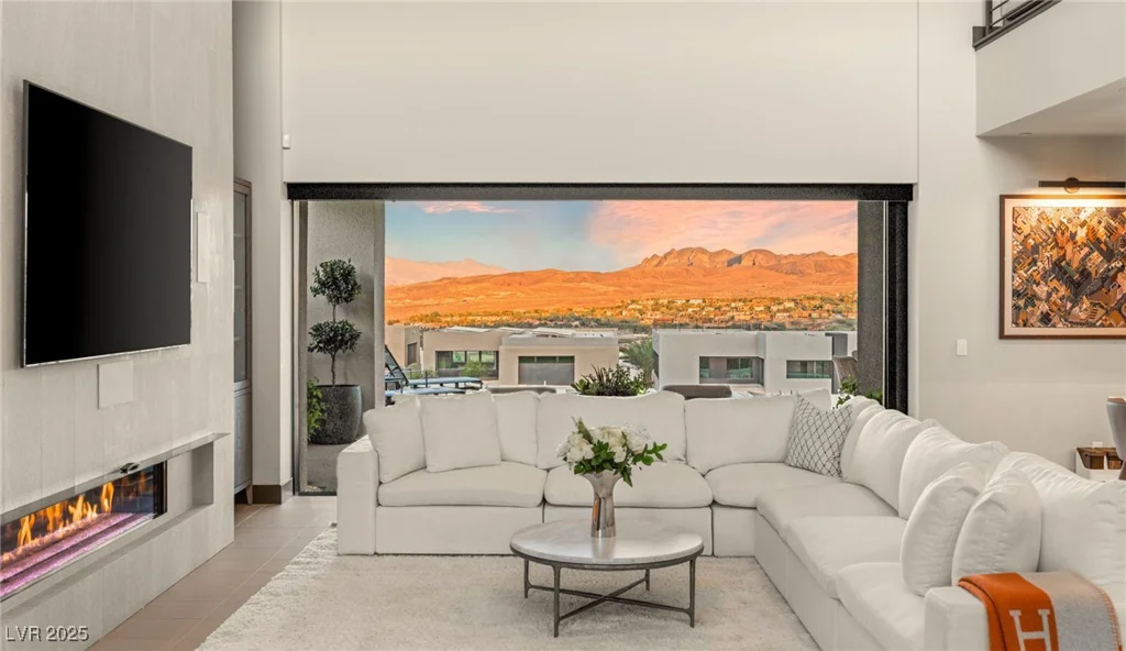 12 Desert Lake, Henderson, NV 89011