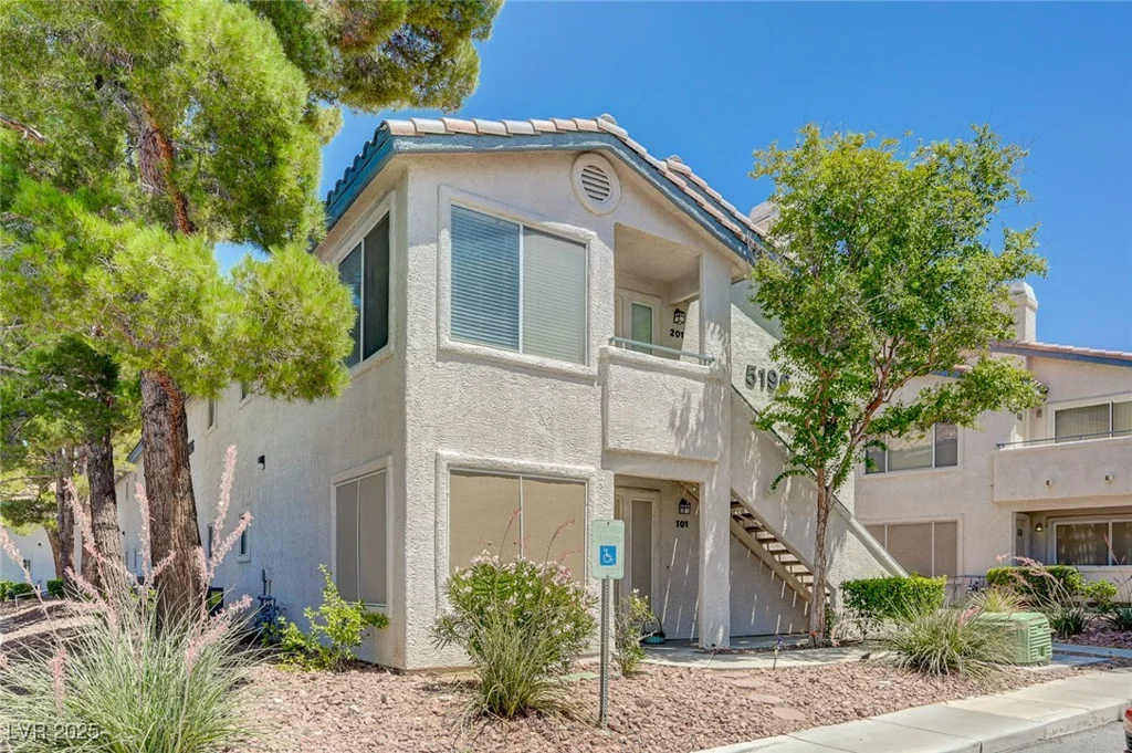 5196 Mandalay Springs, Las Vegas, NV 89120