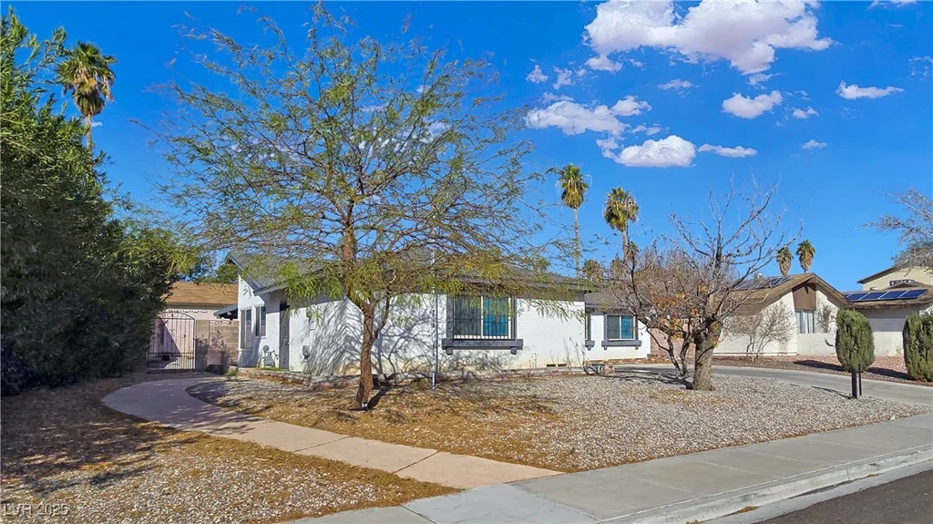 3747 Braewood South, Las Vegas, NV 89120
