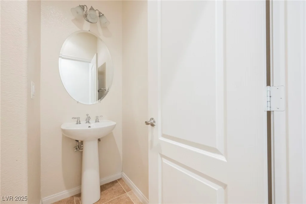 2008 Royal Gardens, North Las Vegas, NV 89084