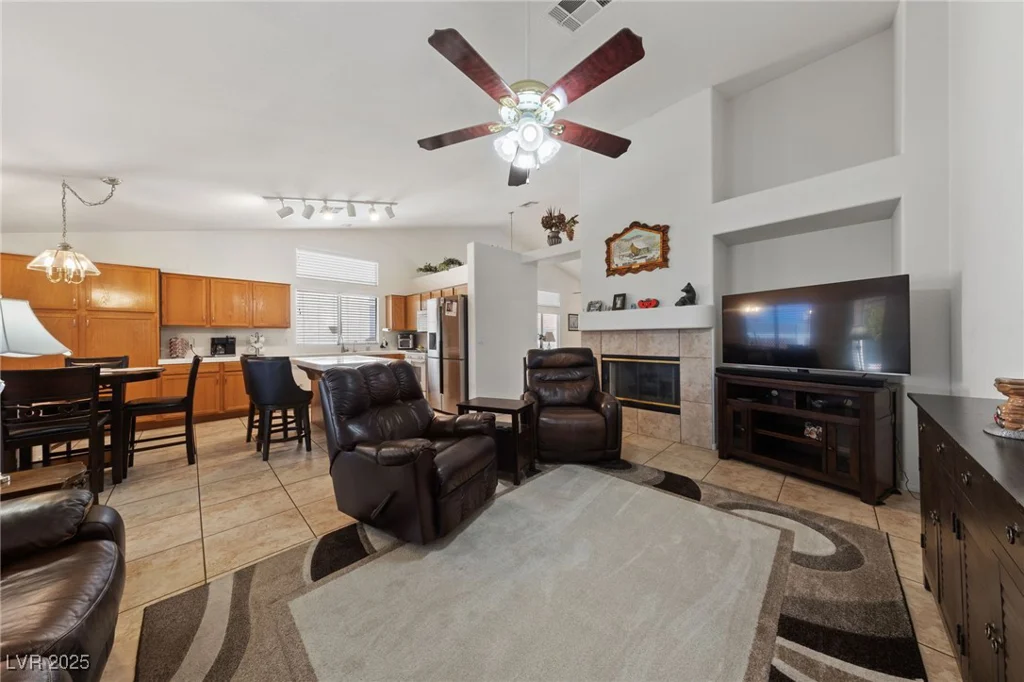 3561 Yorba Linda, Las Vegas, NV 89122