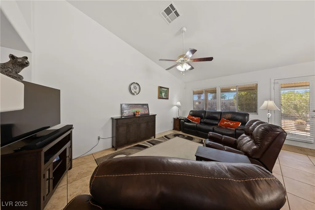 3561 Yorba Linda, Las Vegas, NV 89122