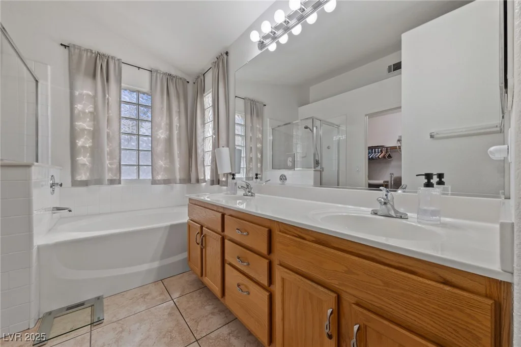 3561 Yorba Linda, Las Vegas, NV 89122