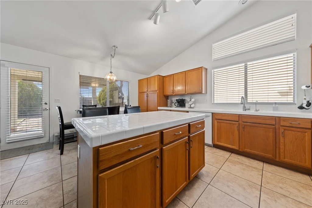 3561 Yorba Linda, Las Vegas, NV 89122