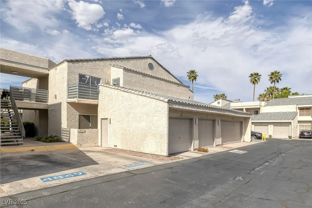 6250 Flamingo, Las Vegas, NV 89103