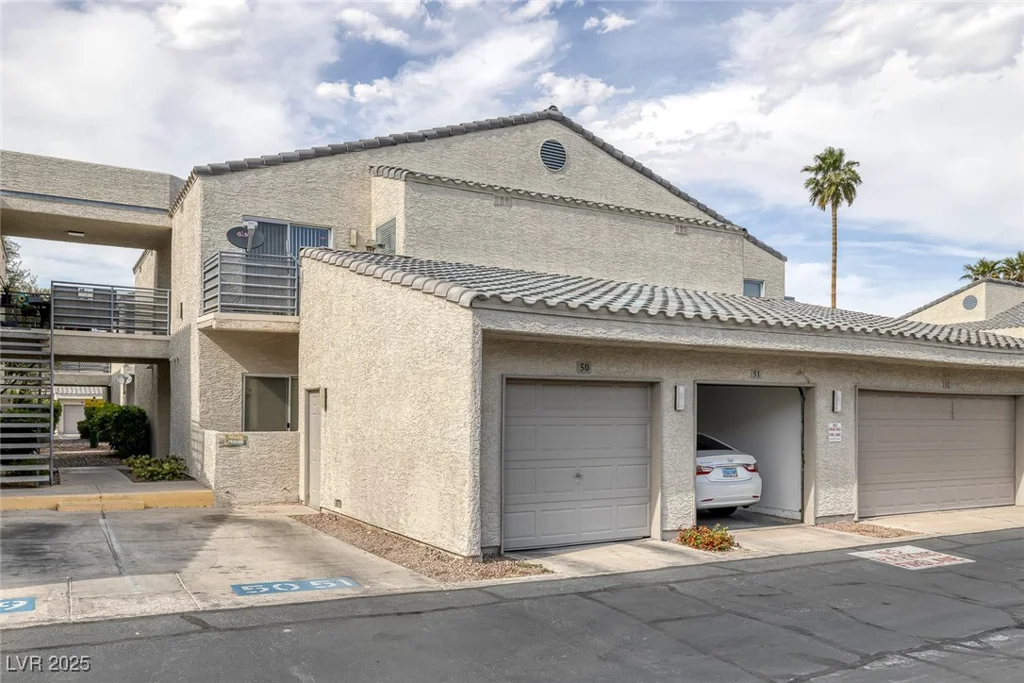 6250 Flamingo, Las Vegas, NV 89103