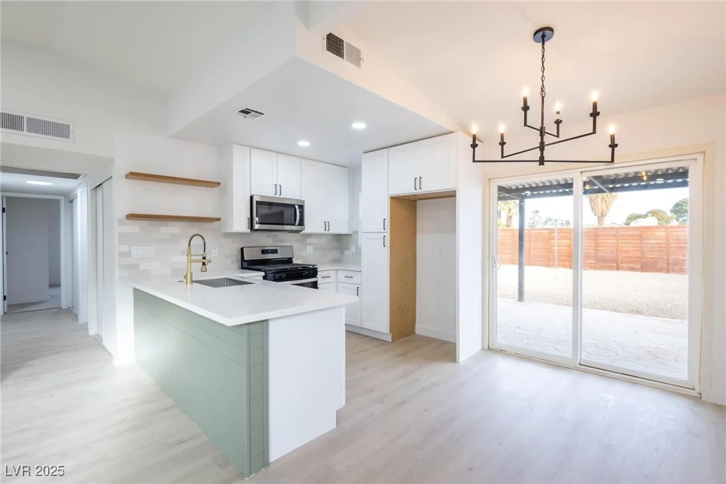 6170 University, Las Vegas, NV 89103