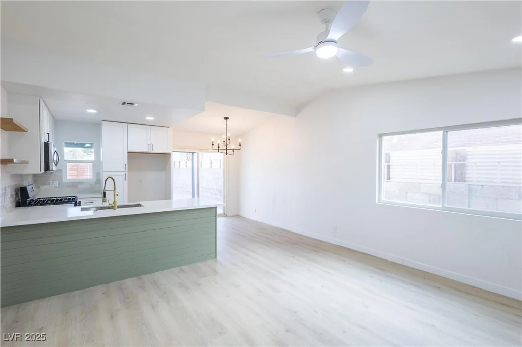 6170 University, Las Vegas, NV 89103