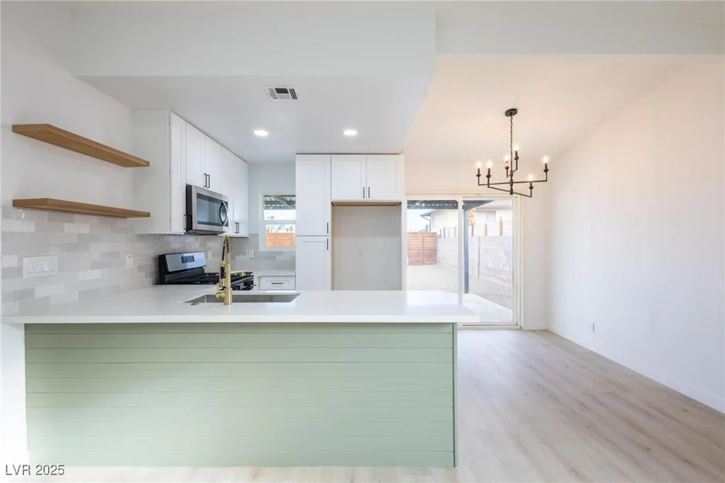 6170 University, Las Vegas, NV 89103