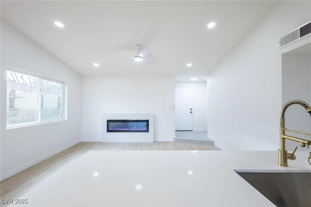 6170 University, Las Vegas, NV 89103