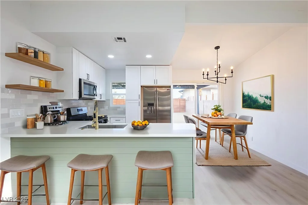 6170 University, Las Vegas, NV 89103