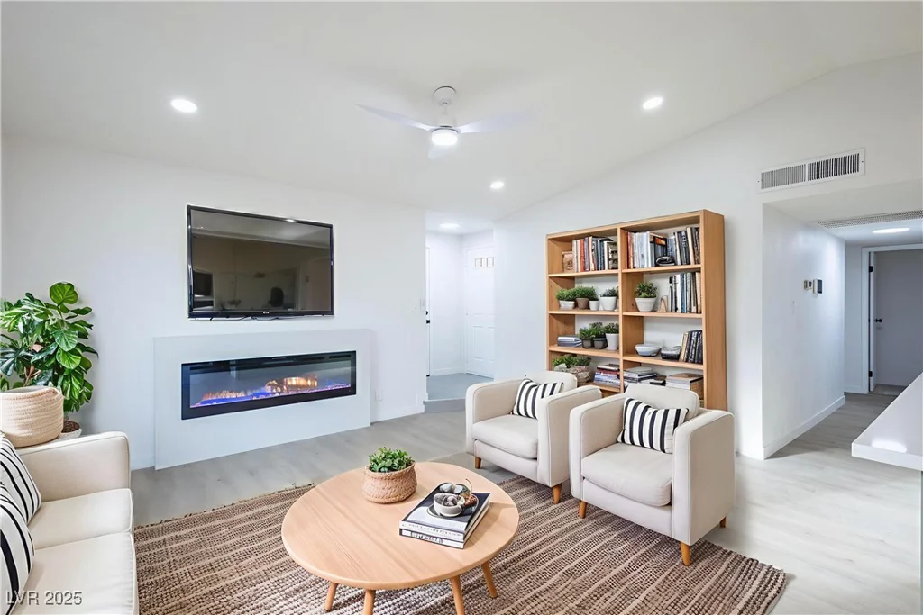 6170 University, Las Vegas, NV 89103