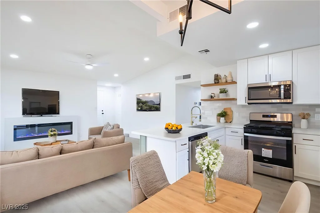 6170 University, Las Vegas, NV 89103