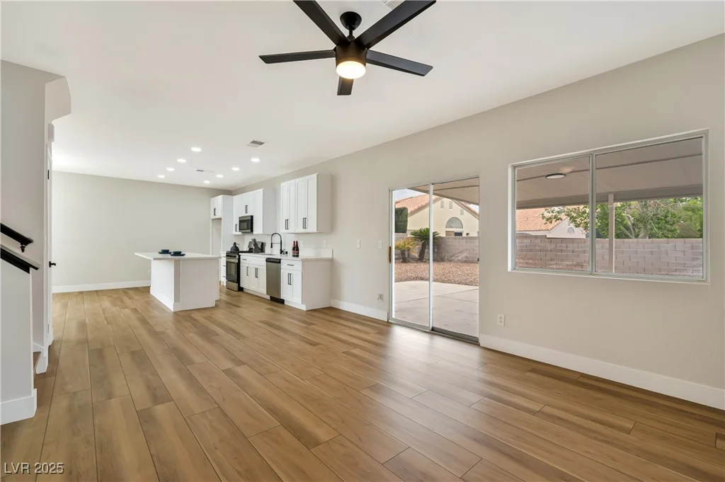 6388 Canyon Dawn, Las Vegas, NV 89108