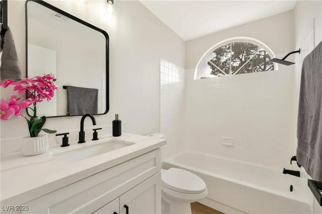 6388 Canyon Dawn, Las Vegas, NV 89108