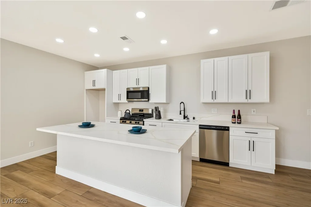 6388 Canyon Dawn, Las Vegas, NV 89108