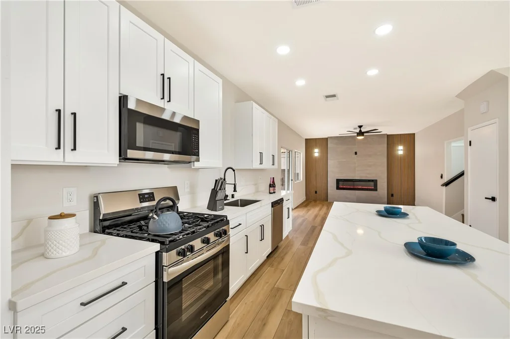 6388 Canyon Dawn, Las Vegas, NV 89108