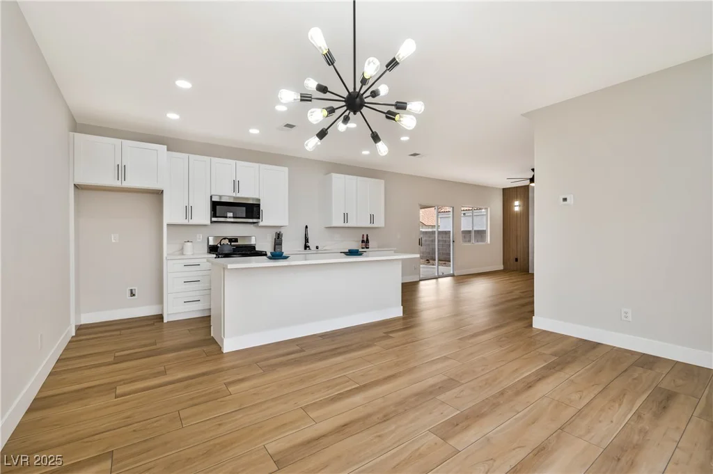 6388 Canyon Dawn, Las Vegas, NV 89108