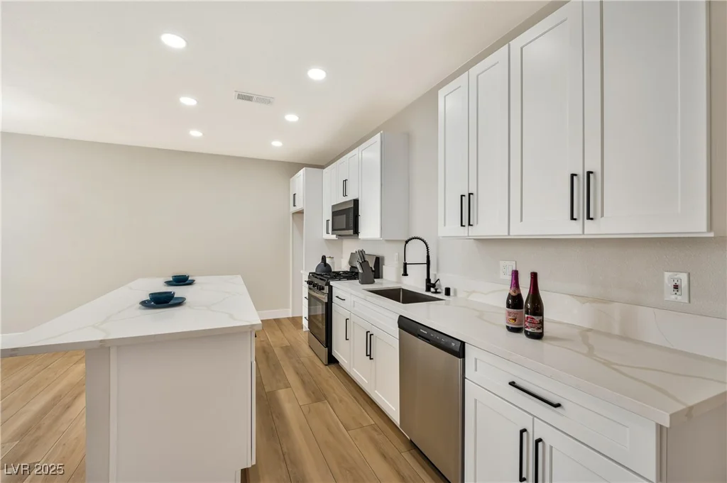 6388 Canyon Dawn, Las Vegas, NV 89108