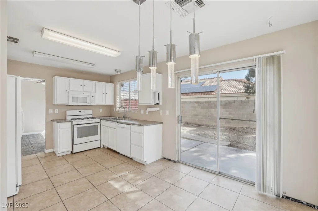 5636 Royal Castle, Las Vegas, NV 89130