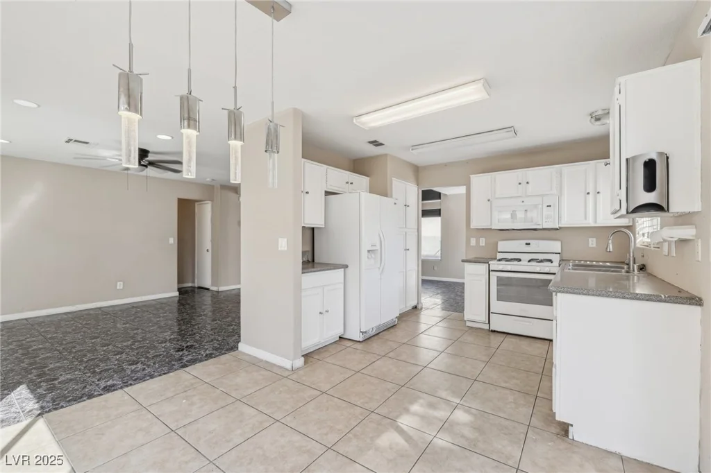 5636 Royal Castle, Las Vegas, NV 89130