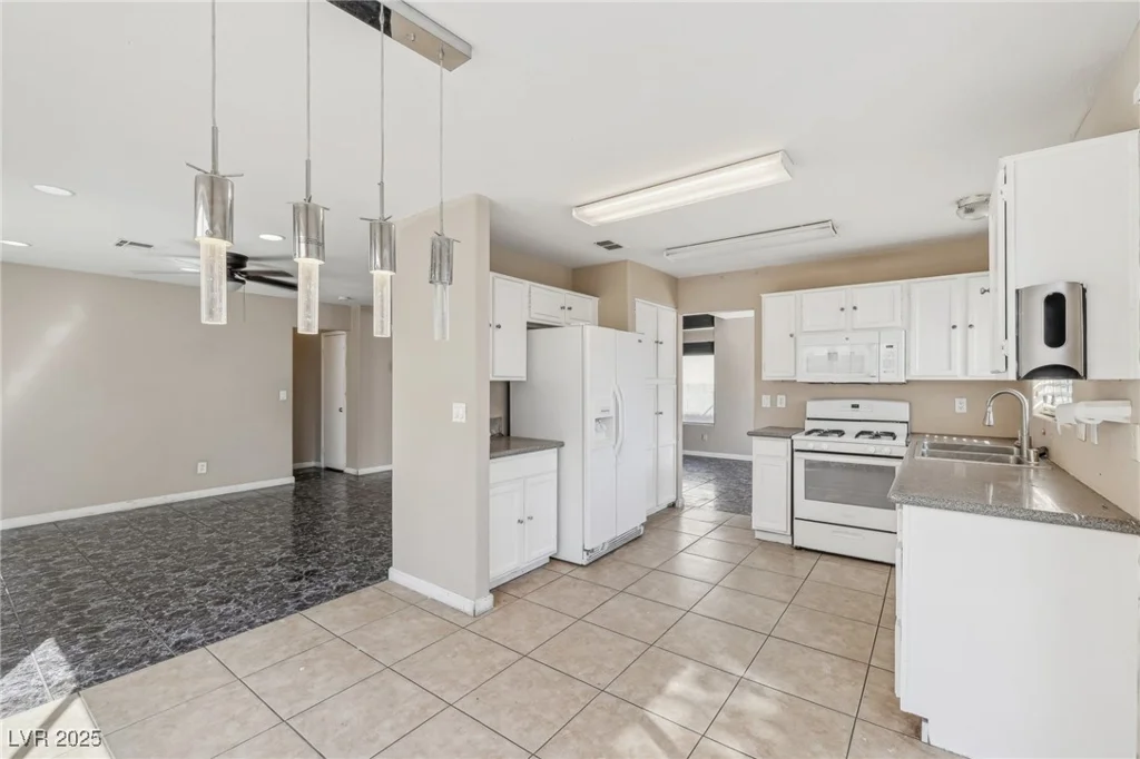 5636 Royal Castle, Las Vegas, NV 89130