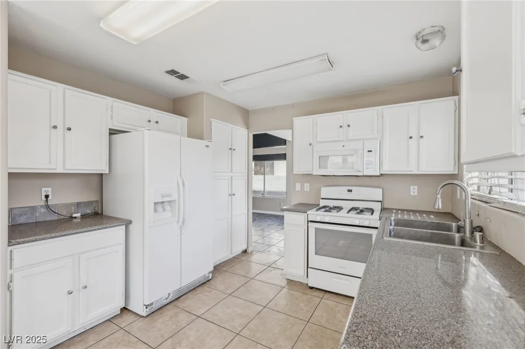 5636 Royal Castle, Las Vegas, NV 89130